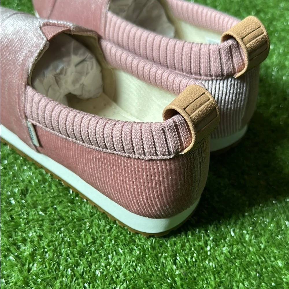 Toms Kids Moccasins in Blush and Beige